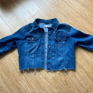 Cropped 3/4 distressed Jean jacket